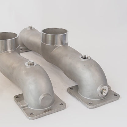 Set of manifolds for pipe connection